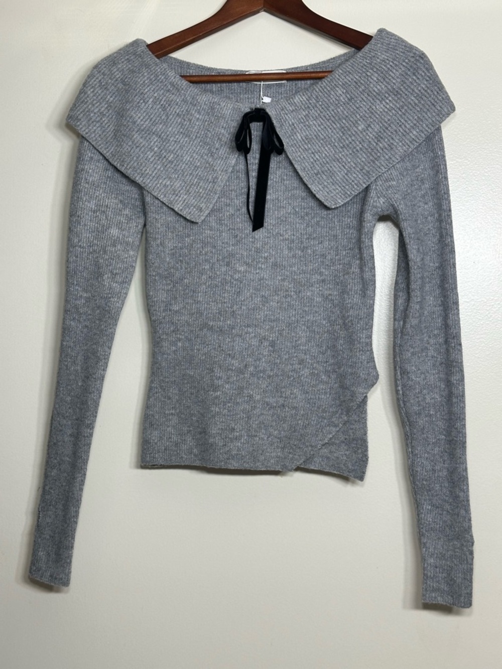 TWEE Gray Off-the-Shoulder Ribbed Knit Sweater with Black Ribbon
